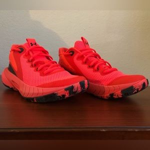 Under Armour HOVR Breakthru Size 6
